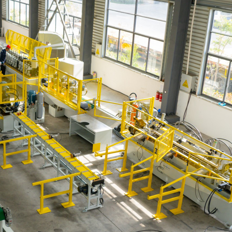 Профилегибочная машина с основной и поперечной Т-образной решеткой